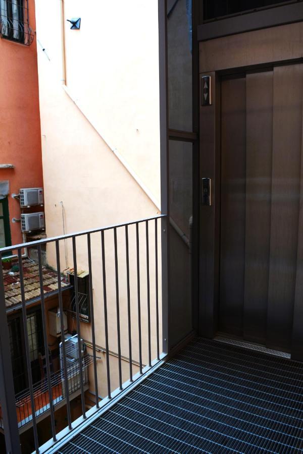 Porta Felu Apartment ซาแลร์โน ภายนอก รูปภาพ